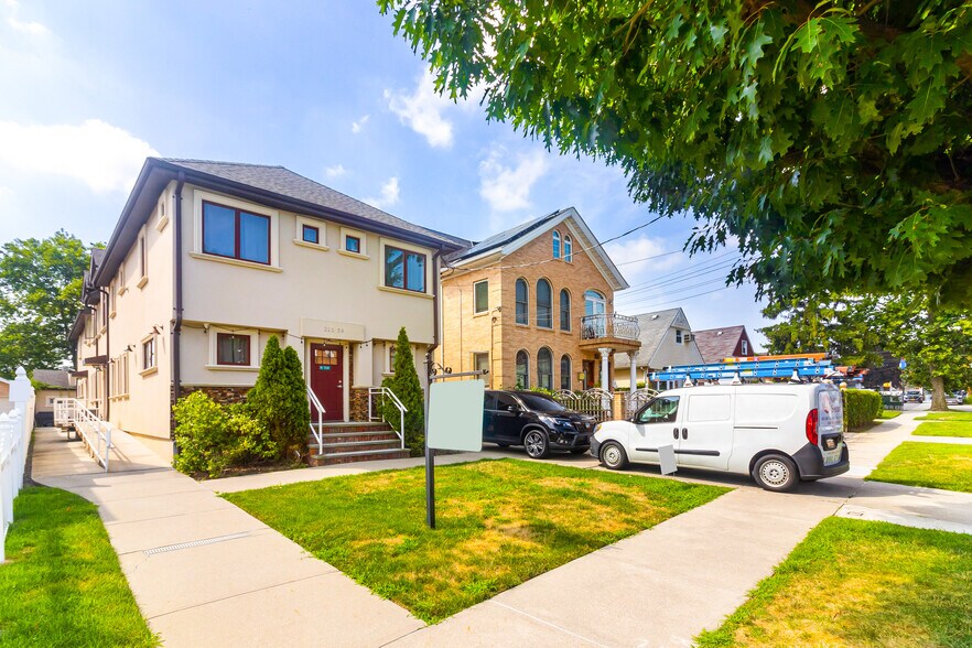 21354 35th Ave, Bayside, NY for sale - Primary Photo - Image 1 of 1