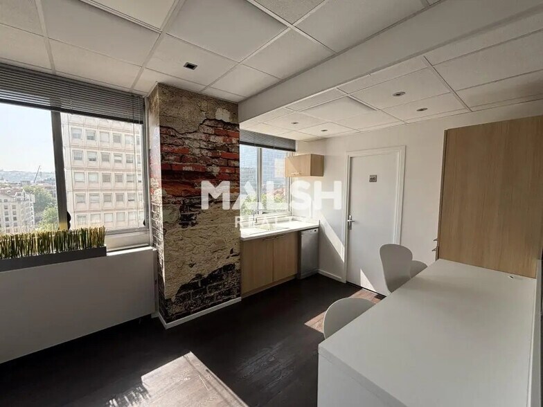 Office in Lyon for lease - Interior Photo - Image 2 of 10