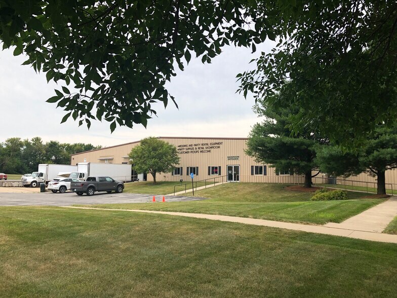 1380 & 1460 Stoney Point Rd, Cedar Rapids, IA 52404