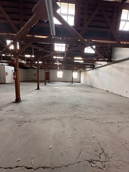 2001 Belgrave Ave, Huntington Park, CA for lease - Building Photo - Image 3 of 26