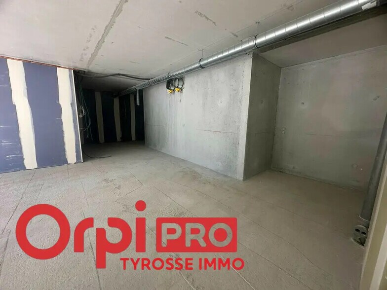 Retail in Soustons for lease - Interior Photo - Image 2 of 2