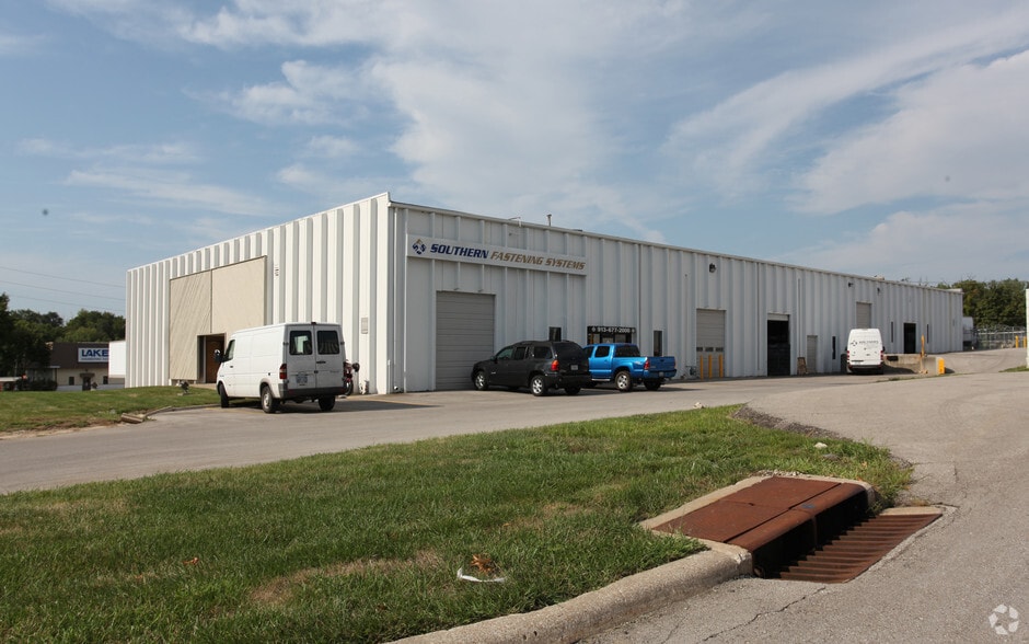 3040-3054 S 44th St, Kansas City, KS for lease - Building Photo - Image 3 of 3