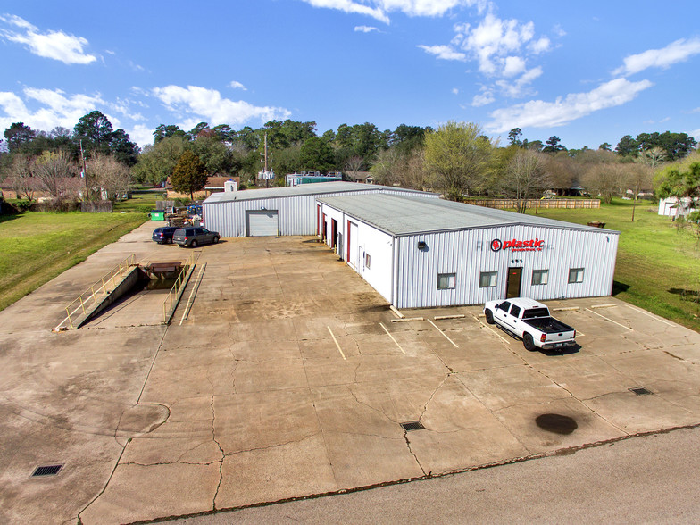 31819 Industrial Park Dr, Pinehurst, TX for sale - Building Photo - Image 1 of 8