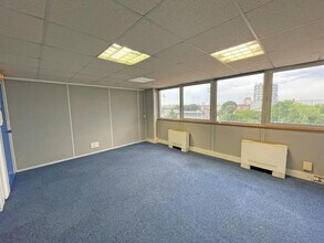 174 Avenue Des Minimes, Toulouse for sale Interior Photo- Image 1 of 3