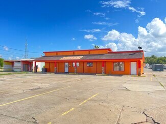 More details for 423 W Plantation Dr, Clute, TX - Retail for Sale