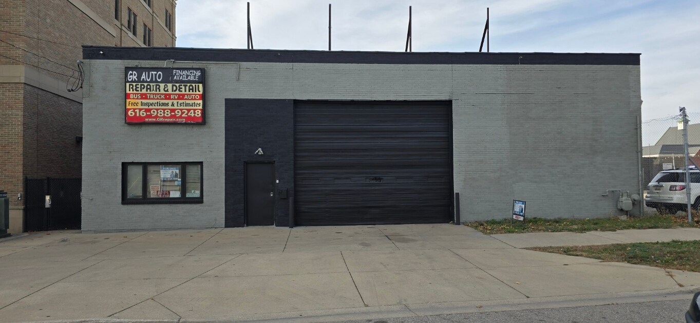 425 Turner Ave NW, Grand Rapids, MI for sale Primary Photo- Image 1 of 35