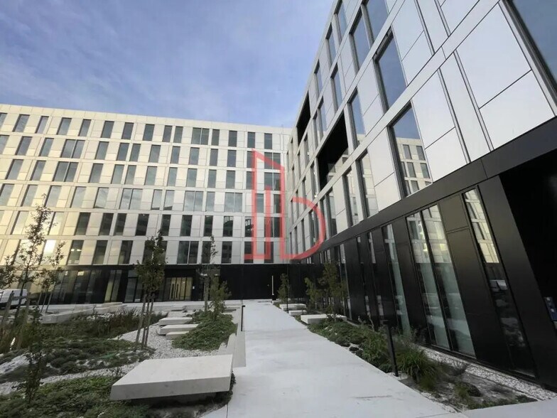 Office in Bordeaux for lease - Building Photo - Image 1 of 9