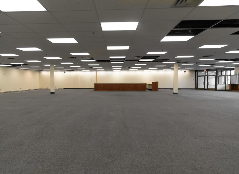 901-1001 S Main St, Cheshire, CT for lease - Interior Photo - Image 2 of 17