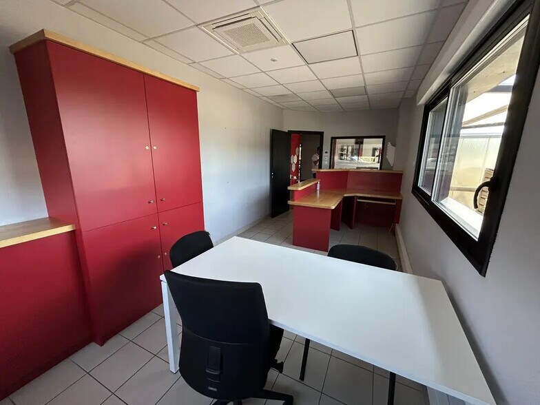 Office in Les Sorinières for lease - Interior Photo - Image 3 of 5