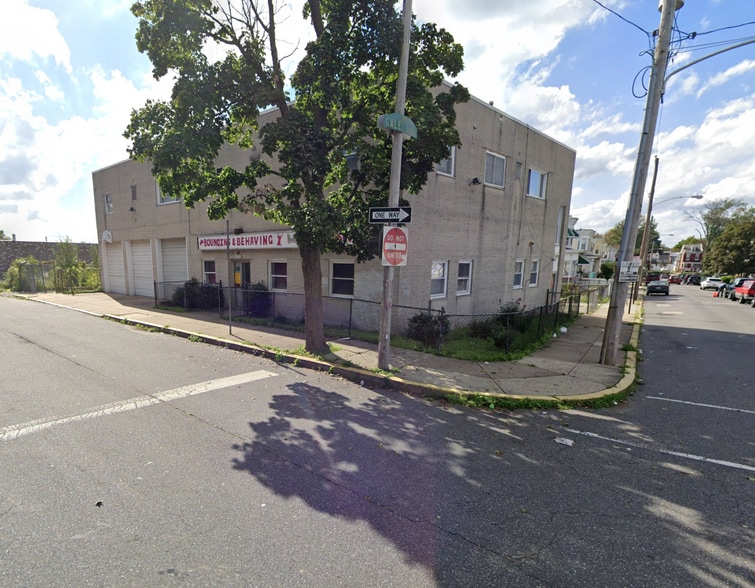 100-102 W Gale St + 101 W Clarkson +5500 portfolio of 3 properties for sale on LoopNet.com - Building Photo - Image 1 of 5