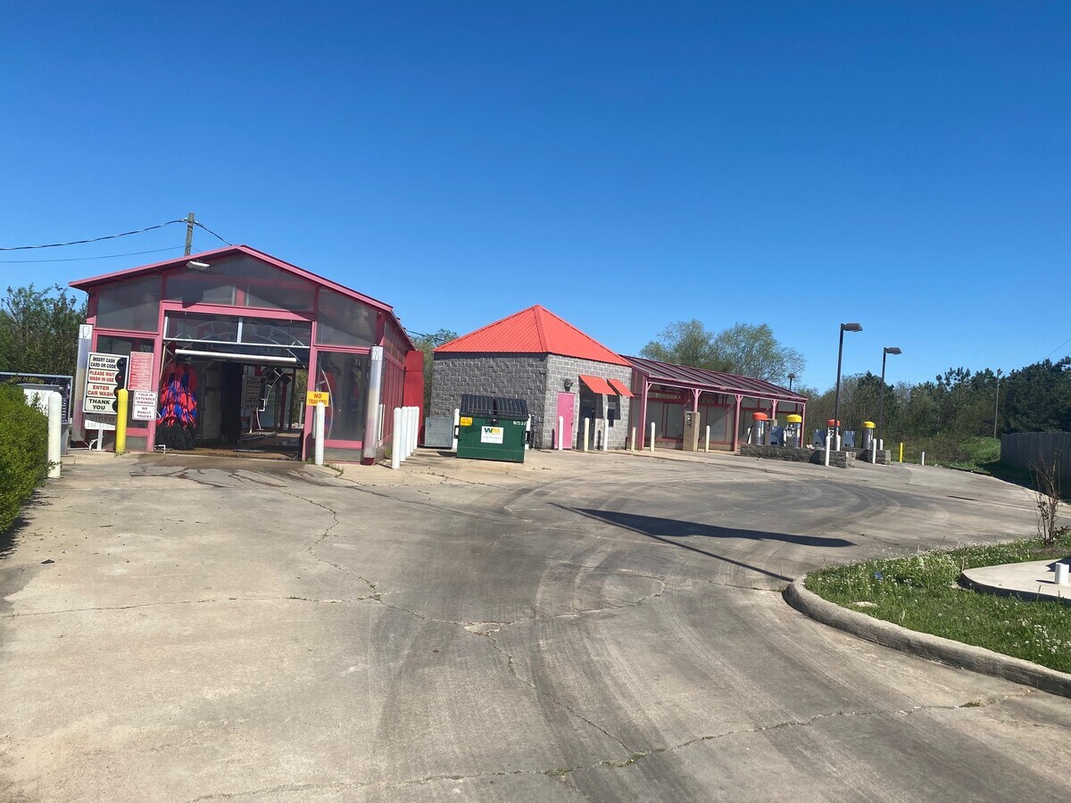 900 Franklin Dr SW, Magee, MS 39111