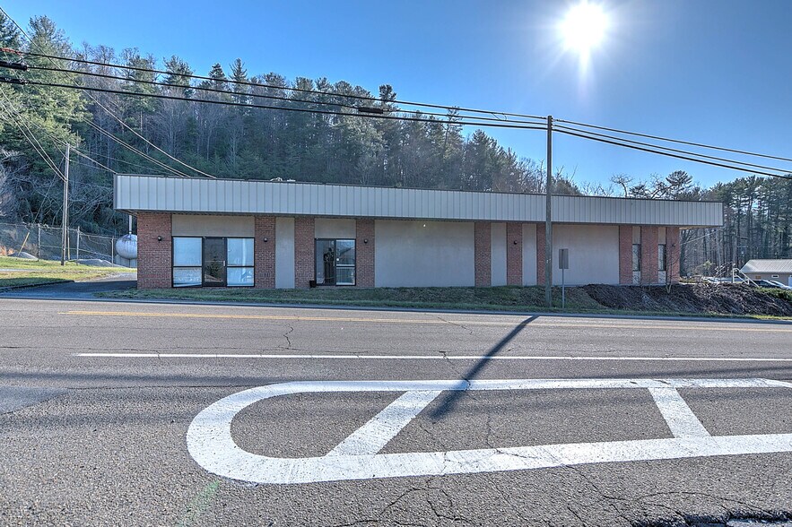 3614 Unicoi Dr, Unicoi, TN 37692