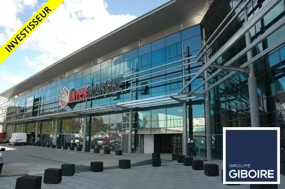 Retail in Rennes for lease - Building Photo - Image 1 of 1