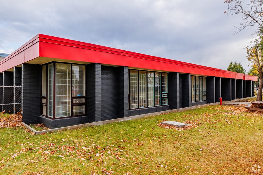 190 Av Oneida, Pointe-claire, QC for sale - Primary Photo - Image 1 of 1