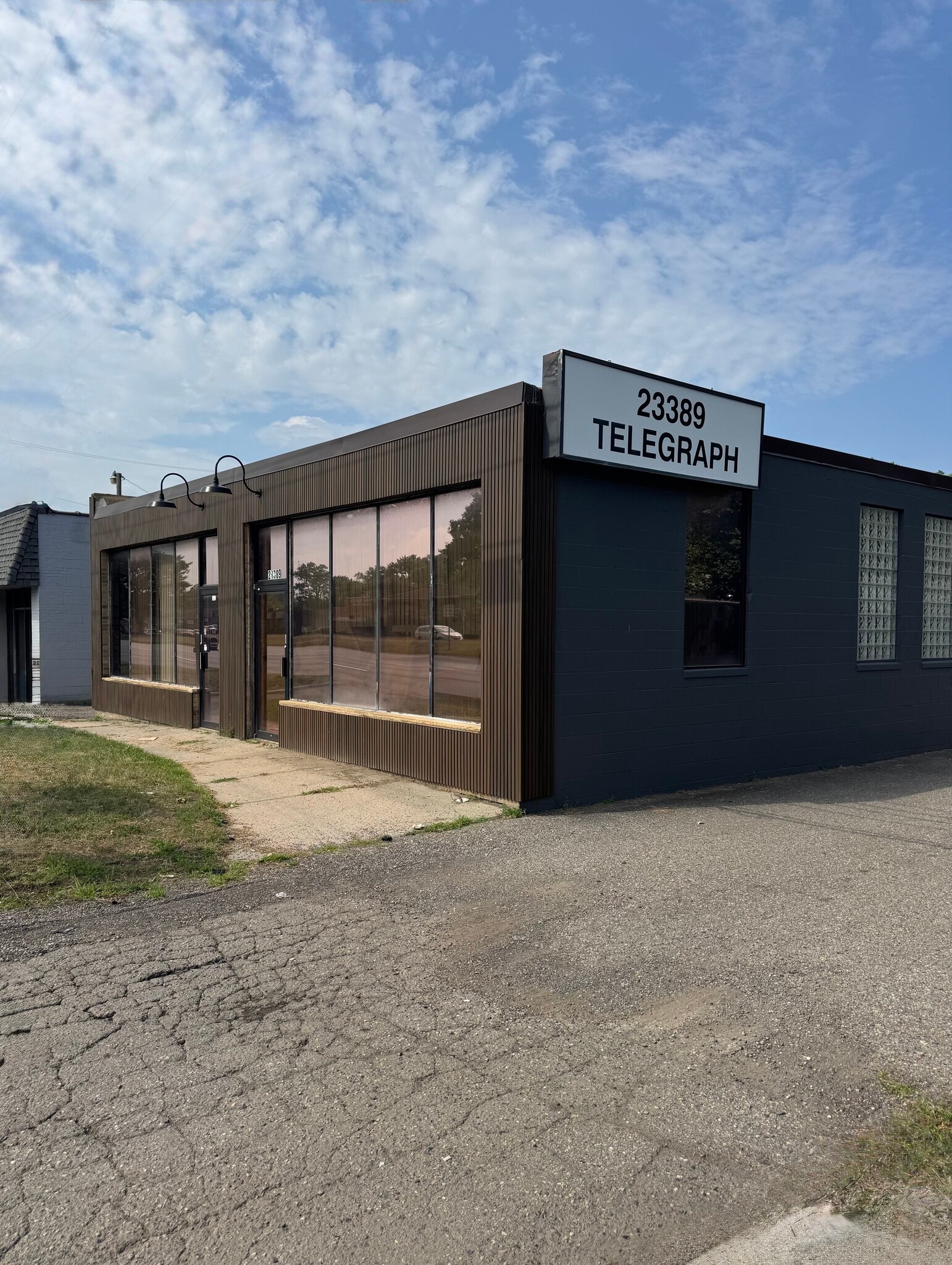 23389-23391 Telegraph Rd, Southfield, MI for lease Building Photo- Image 1 of 7