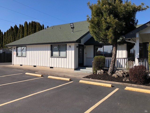 3028-3030 Gateway Loop, Springfield, OR for lease Building Photo- Image 1 of 2