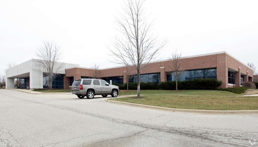 27475 Ferry Rd, Warrenville, IL for lease - Primary Photo - Image 1 of 26