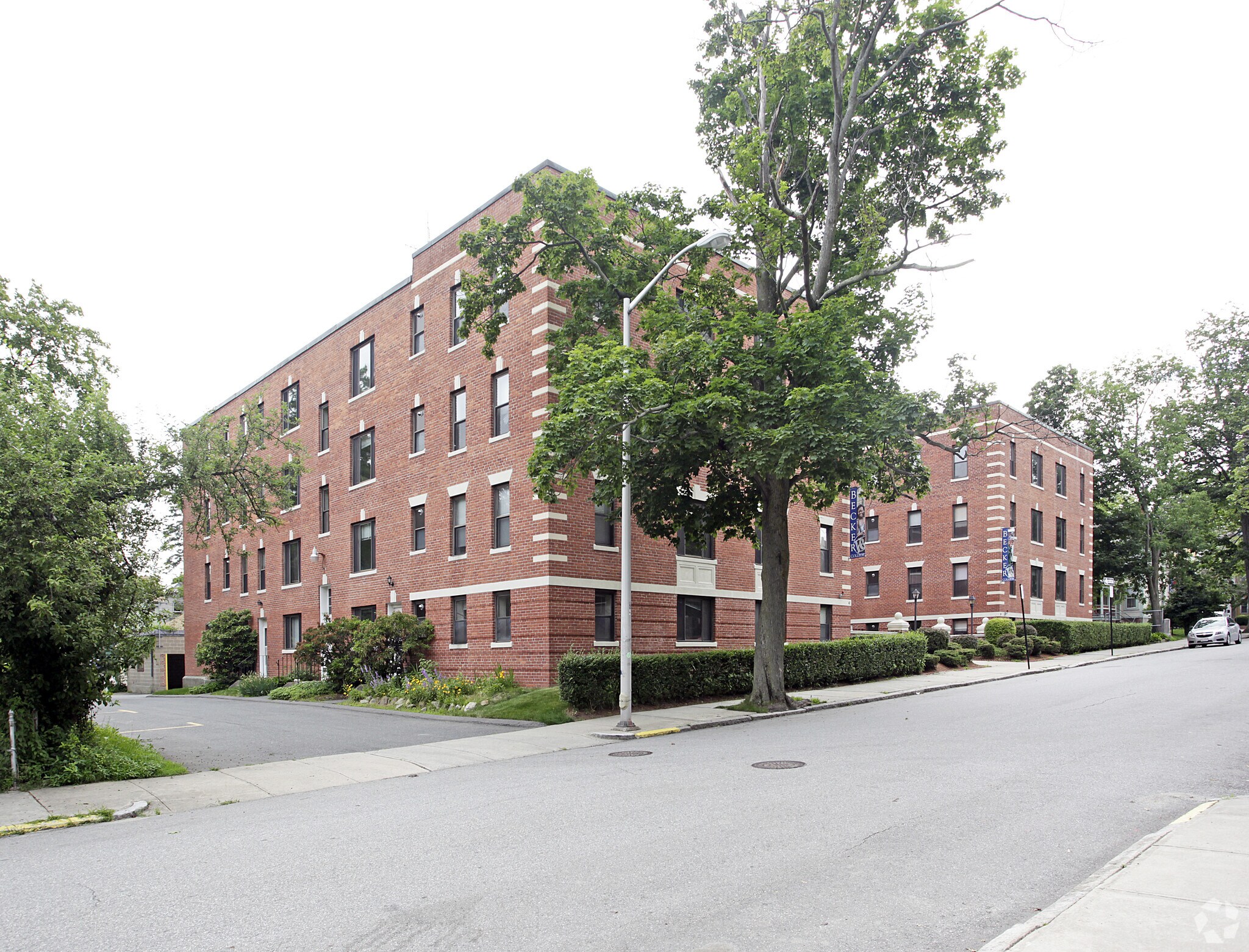 38 Cedar St, Worcester, MA 01609