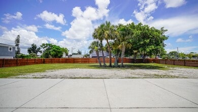 2447 5th Ave S, Saint Petersburg, FL for lease Building Photo- Image 2 of 6