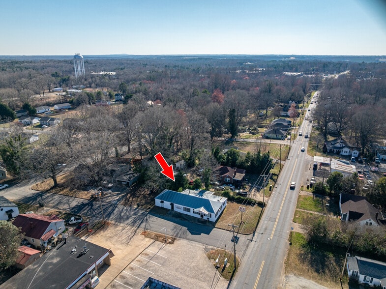 801 W Church St, Cherryville, NC for sale - Building Photo - Image 2 of 9