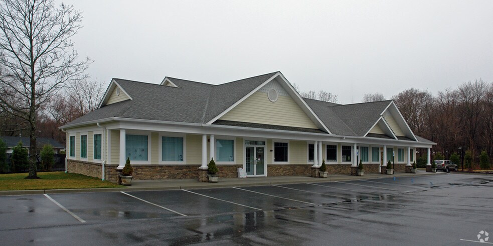 1270-1274 E Main St, Riverhead, NY for sale - Primary Photo - Image 1 of 1