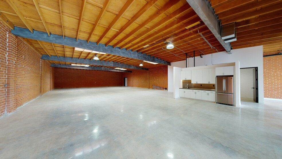 2222 Cotner Ave, Los Angeles, CA for lease - Interior Photo - Image 2 of 9