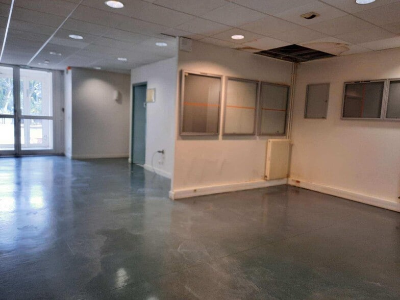 Office in Issy-les-Moulineaux for lease - Interior Photo - Image 2 of 6