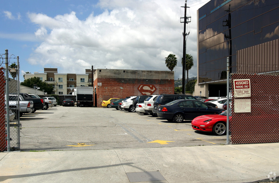 1141 N Mansfield Ave, Los Angeles, CA for lease - Building Photo - Image 2 of 7