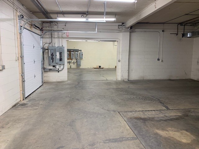 806 Cook Ave SW, Canton, OH for sale - Interior Photo - Image 3 of 11