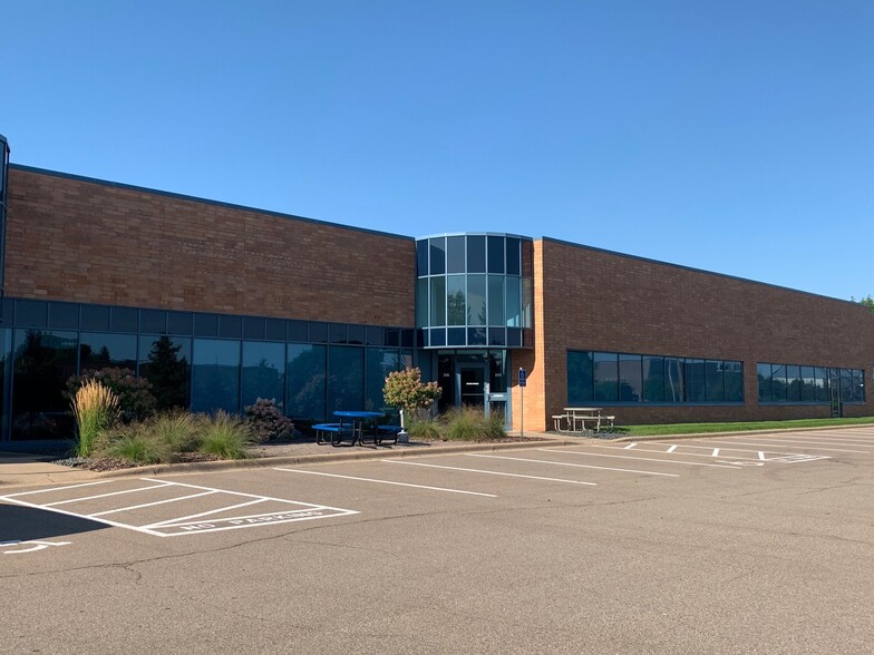 9555 James Ave S, Bloomington, MN for lease - Building Photo - Image 2 of 8