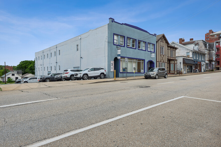 116 E Pittsburgh St, Greensburg, PA for lease - Building Photo - Image 1 of 18