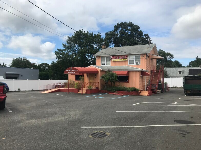 107 E Jericho Tpke, Huntington Station, NY for sale - Building Photo - Image 1 of 1