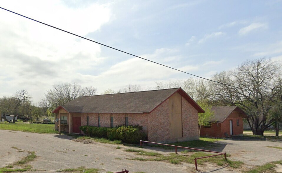 248 Booe St, Kenedy, TX 78119