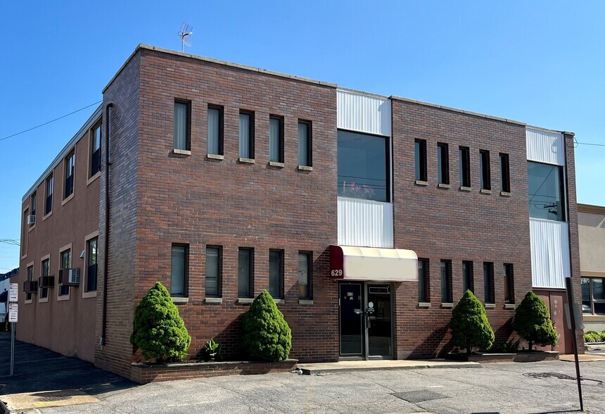 629 Main St, Westbury, NY for sale - Building Photo - Image 1 of 1