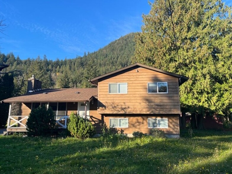 10699 Deroche rd, Deroche, BC for sale - Primary Photo - Image 1 of 1