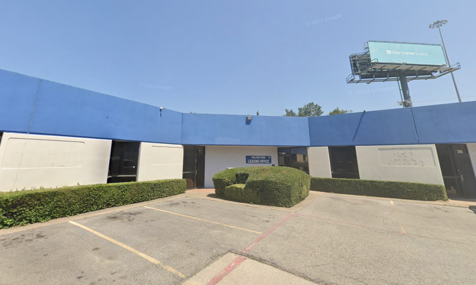 1015 N Interstate 35E, Carrollton, TX for lease - Building Photo - Image 1 of 3