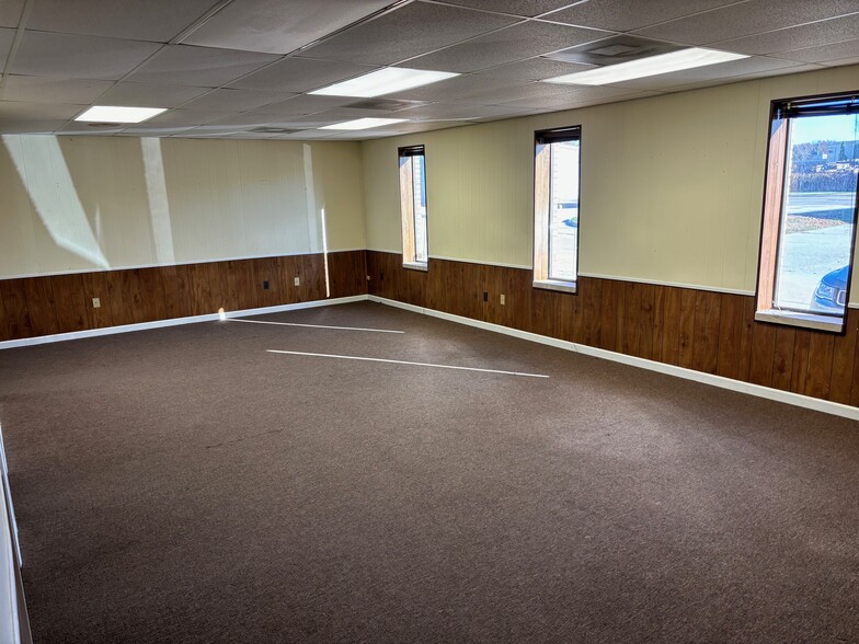 1906 Dove St, Port Huron, MI for lease - Building Photo - Image 3 of 7