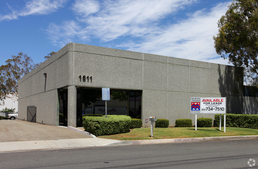 1611 Commerce St, Corona, CA for lease - Primary Photo - Image 1 of 2