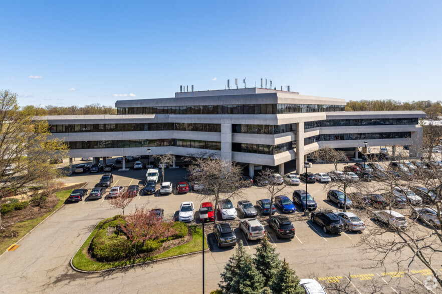 11 Commerce Dr, Cranford, NJ for lease - Building Photo - Image 2 of 3