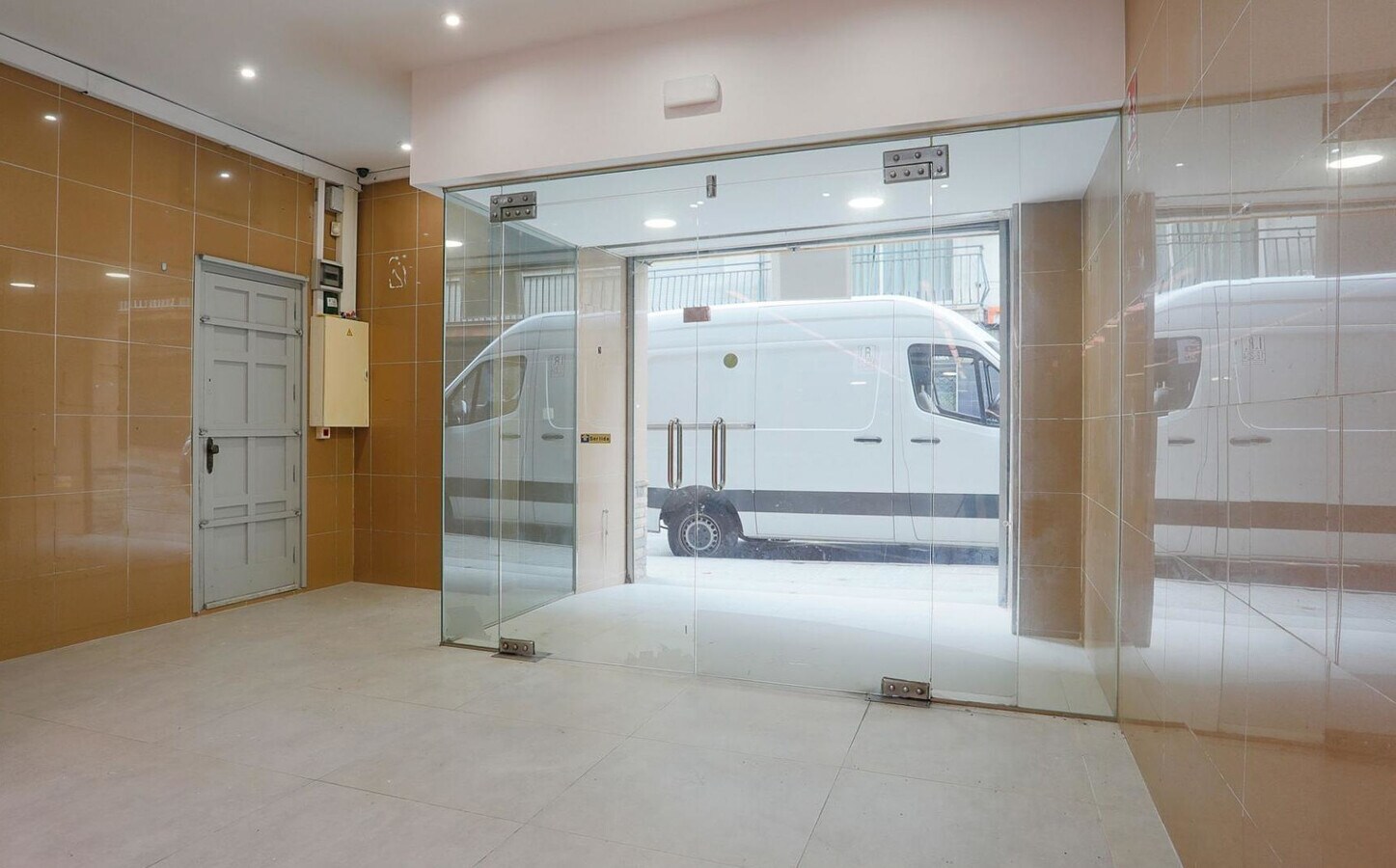 Premià de Mar, BAR 08330 -  -  - Interior Photo - Image 1 of 13