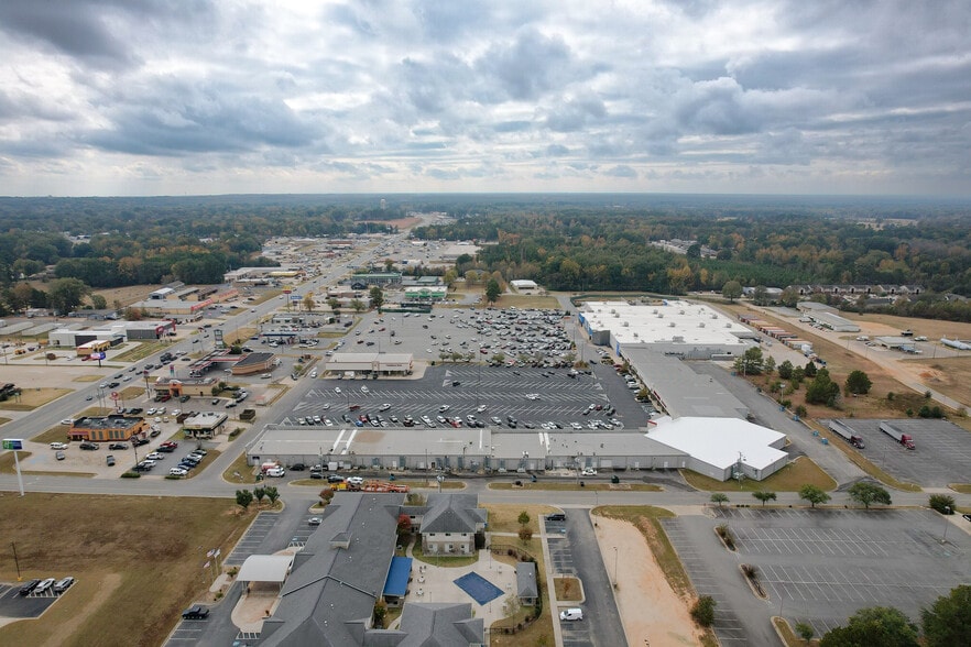 101-200 N Park Dr, Monticello, AR for lease - Primary Photo - Image 2 of 5