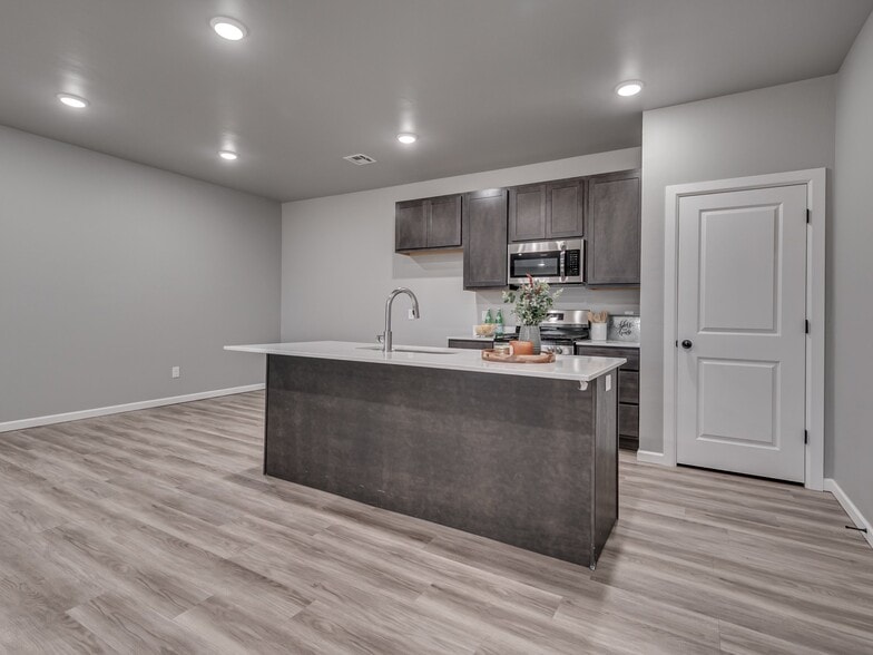 Josie Circle, Midwest City, OK for sale - Building Photo - Image 2 of 9