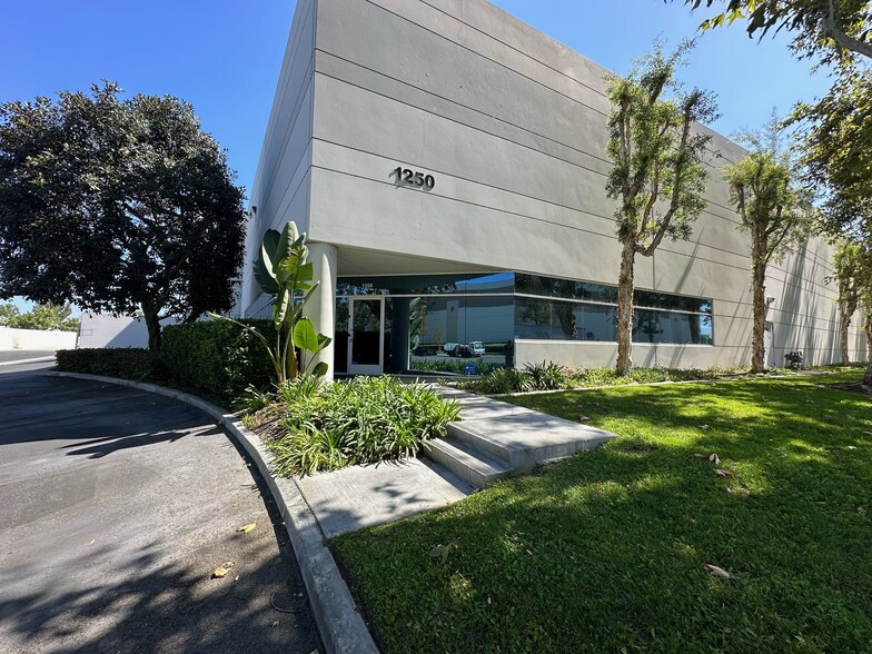1250 N Hancock St, Anaheim, CA for lease - Primary Photo - Image 1 of 5