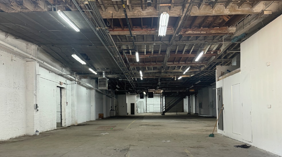 703-705 E 132nd St, Bronx, NY for lease - Interior Photo - Image 2 of 4