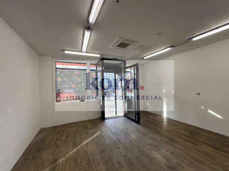 Retail in Paris for sale Interior Photo- Image 1 of 10