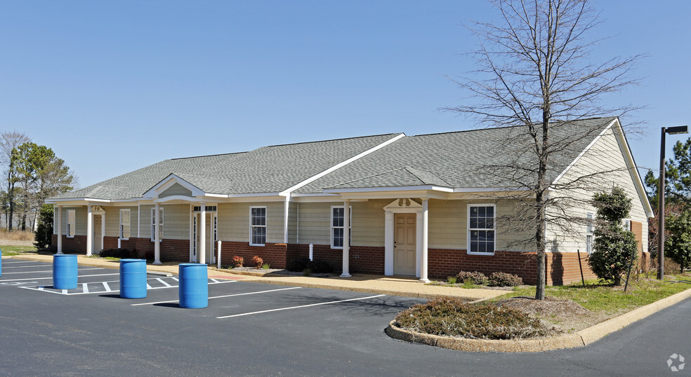 12610 Patrick Henry Dr, Newport News, VA for lease - Building Photo - Image 3 of 62