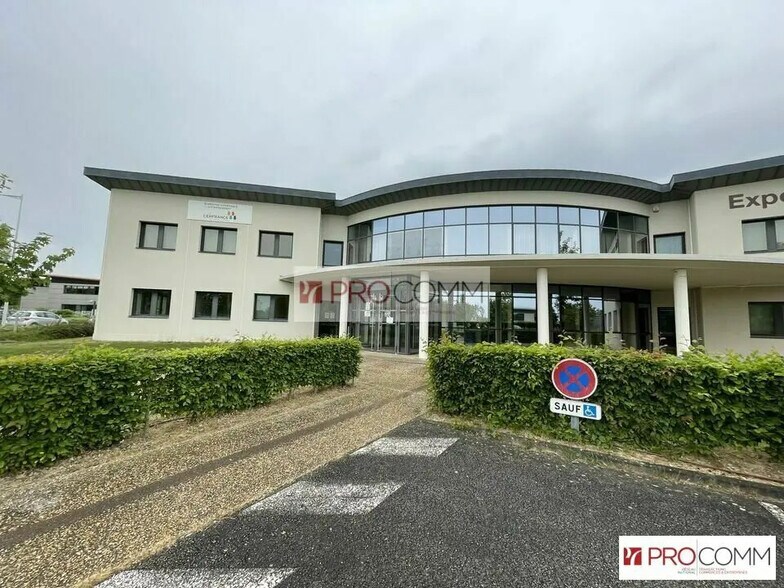 Office in Chartres for lease - Building Photo - Image 1 of 10