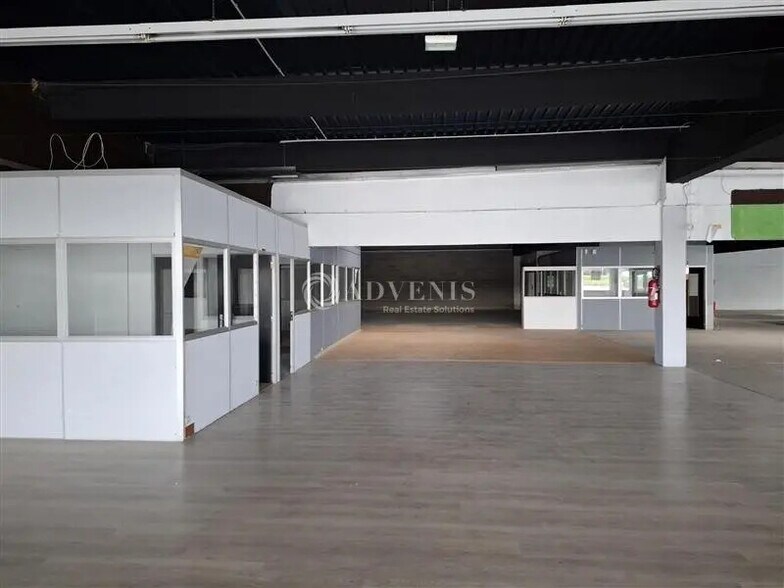 Retail in Bois-de-Haye for lease - Interior Photo - Image 3 of 8