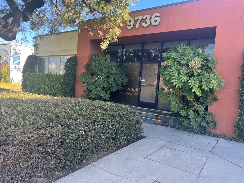 9736 Venice Blvd, Culver City, CA for lease - Primary Photo - Image 1 of 13