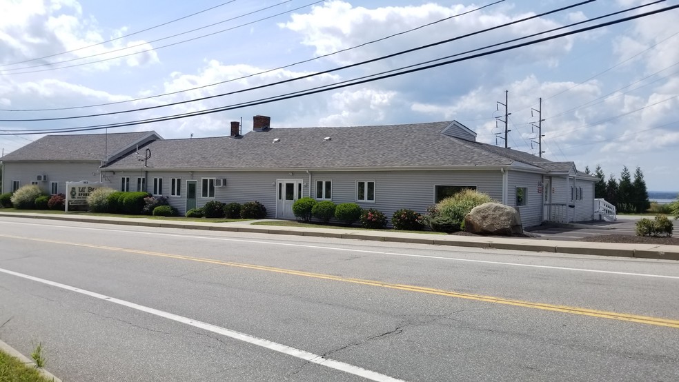 983 Main Rd, Tiverton, RI for sale - Building Photo - Image 1 of 1